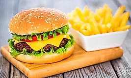 Jimer Cheeseburger ve Patates kızartması